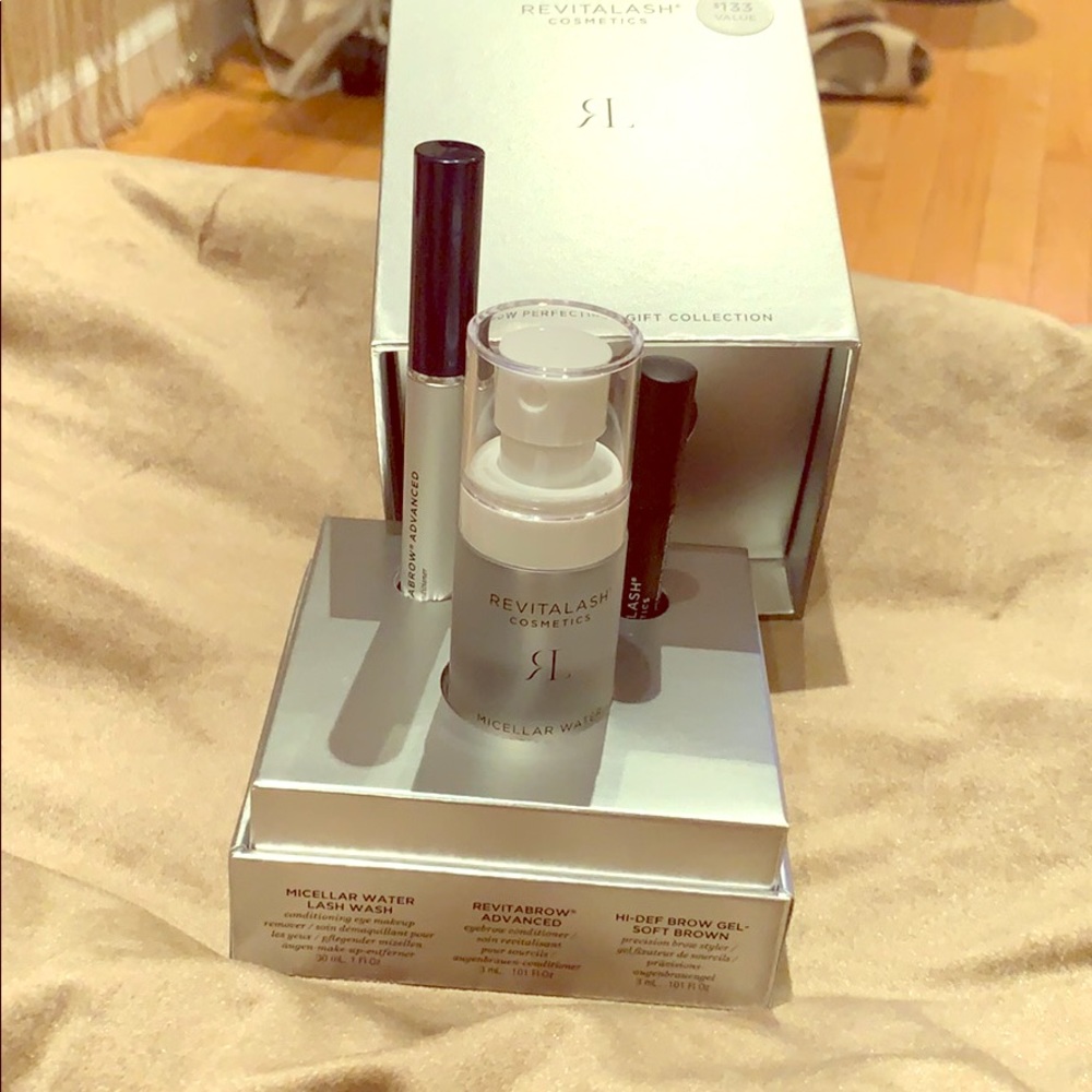 Great Xmas gift! Revitabrow 3ml, brand new in box